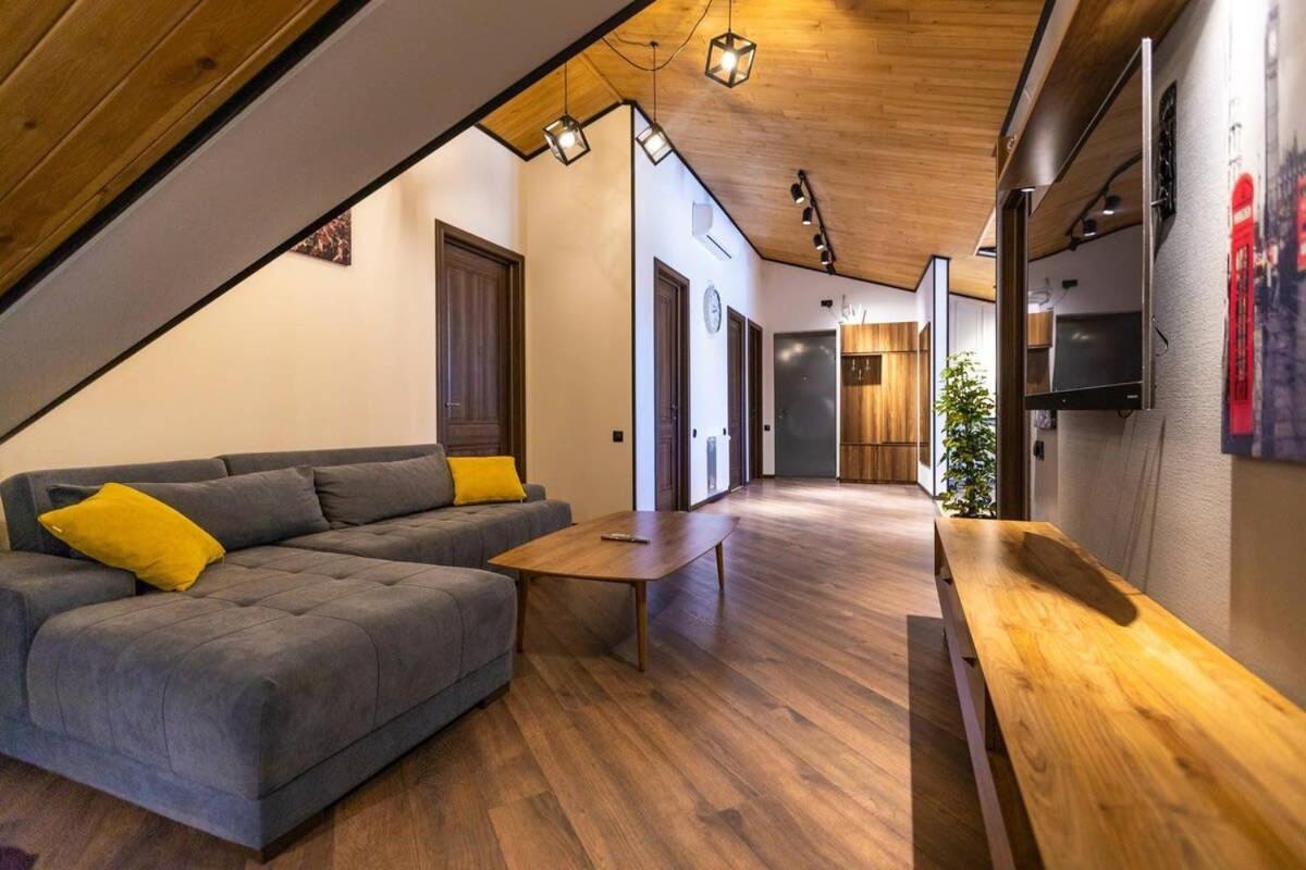 3Br Apt W Huge Terrace & Magnificent Views Tbiliszi Kültér fotó
