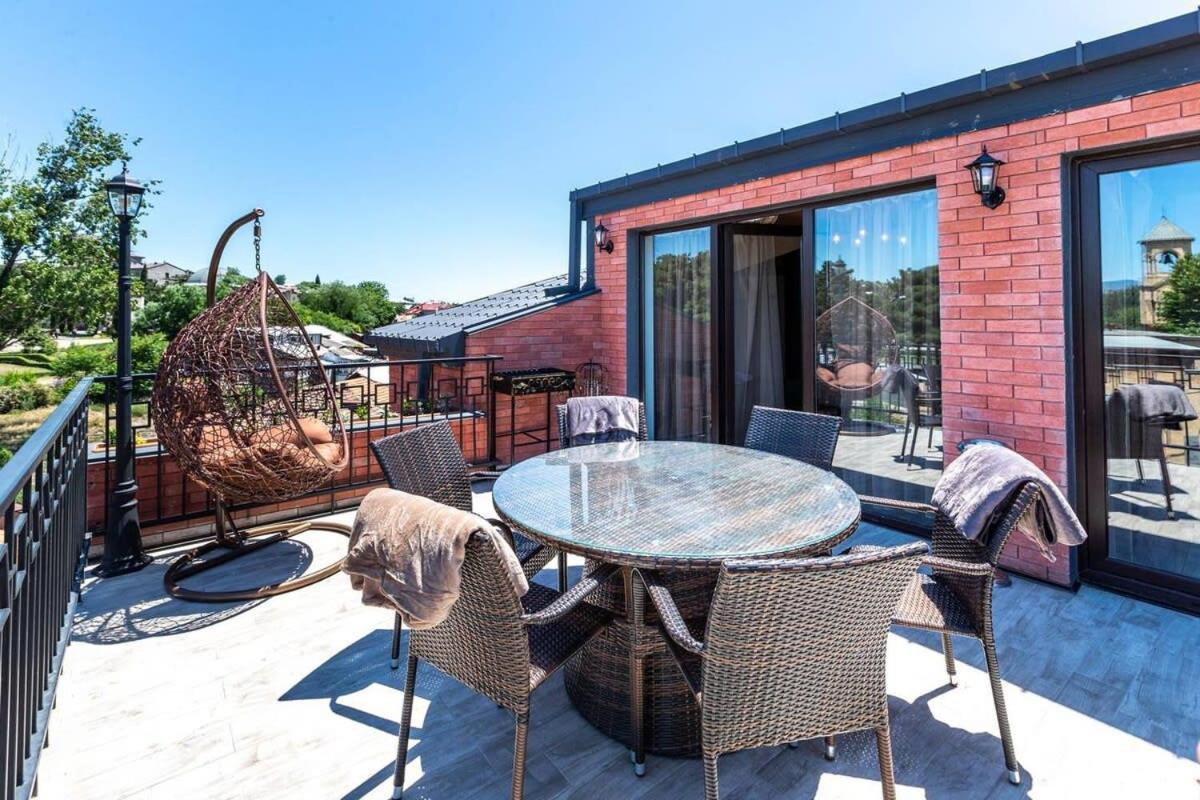 3Br Apt W Huge Terrace & Magnificent Views Tbiliszi Kültér fotó