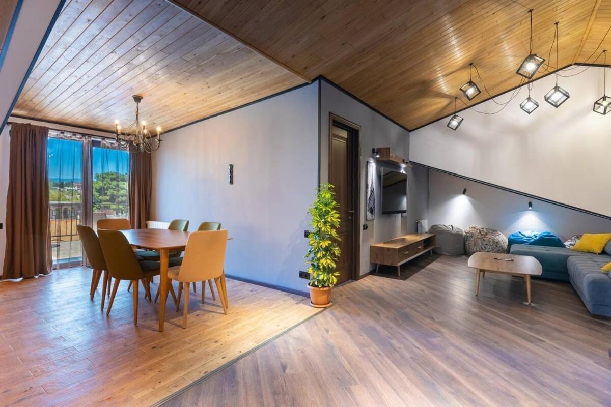 3Br Apt W Huge Terrace & Magnificent Views Tbiliszi Kültér fotó