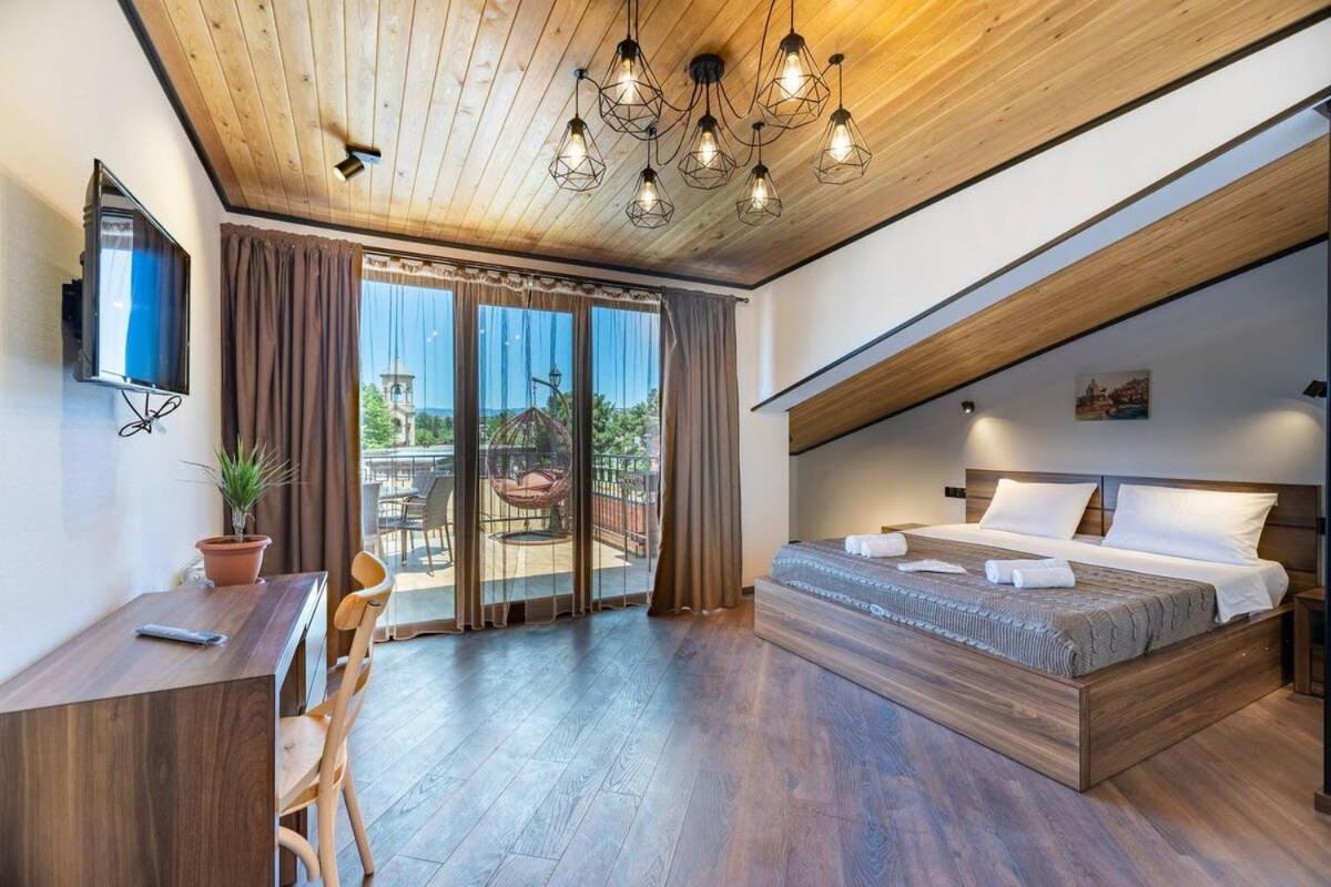 3Br Apt W Huge Terrace & Magnificent Views Tbiliszi Kültér fotó