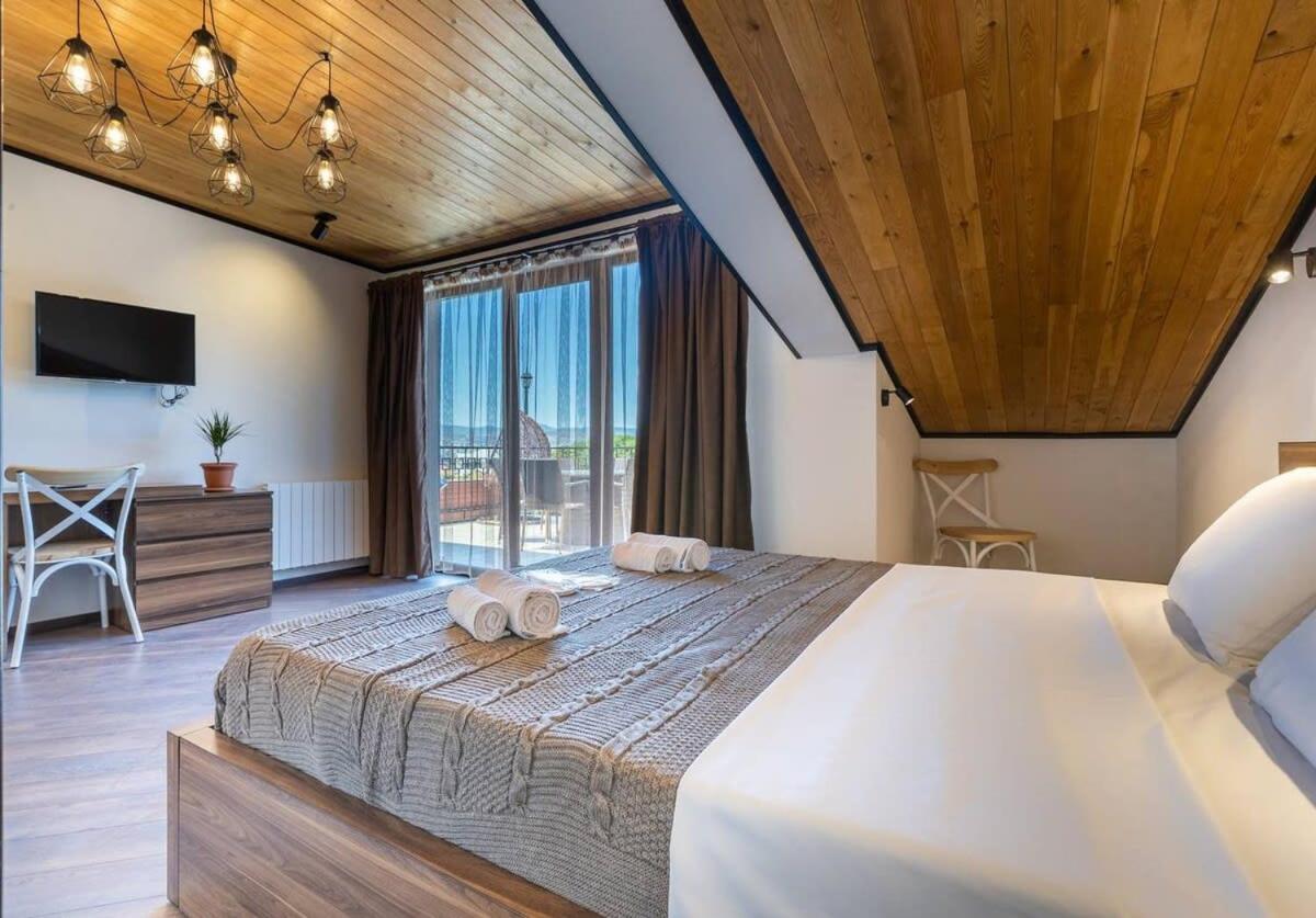 3Br Apt W Huge Terrace & Magnificent Views Tbiliszi Kültér fotó